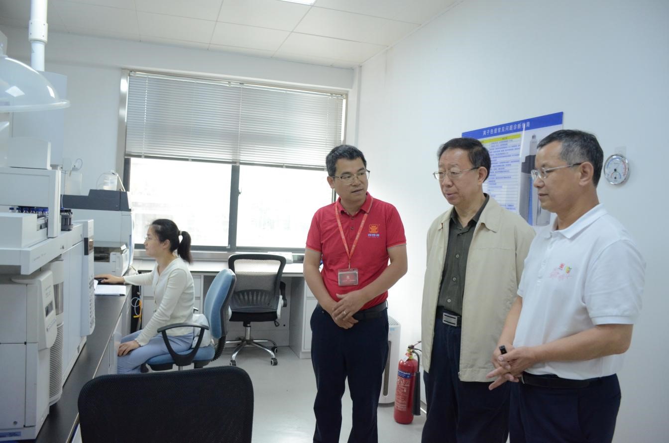 中國工程院院士、北京工商大學校長孫寶國蒞臨四特酒公司調研指導